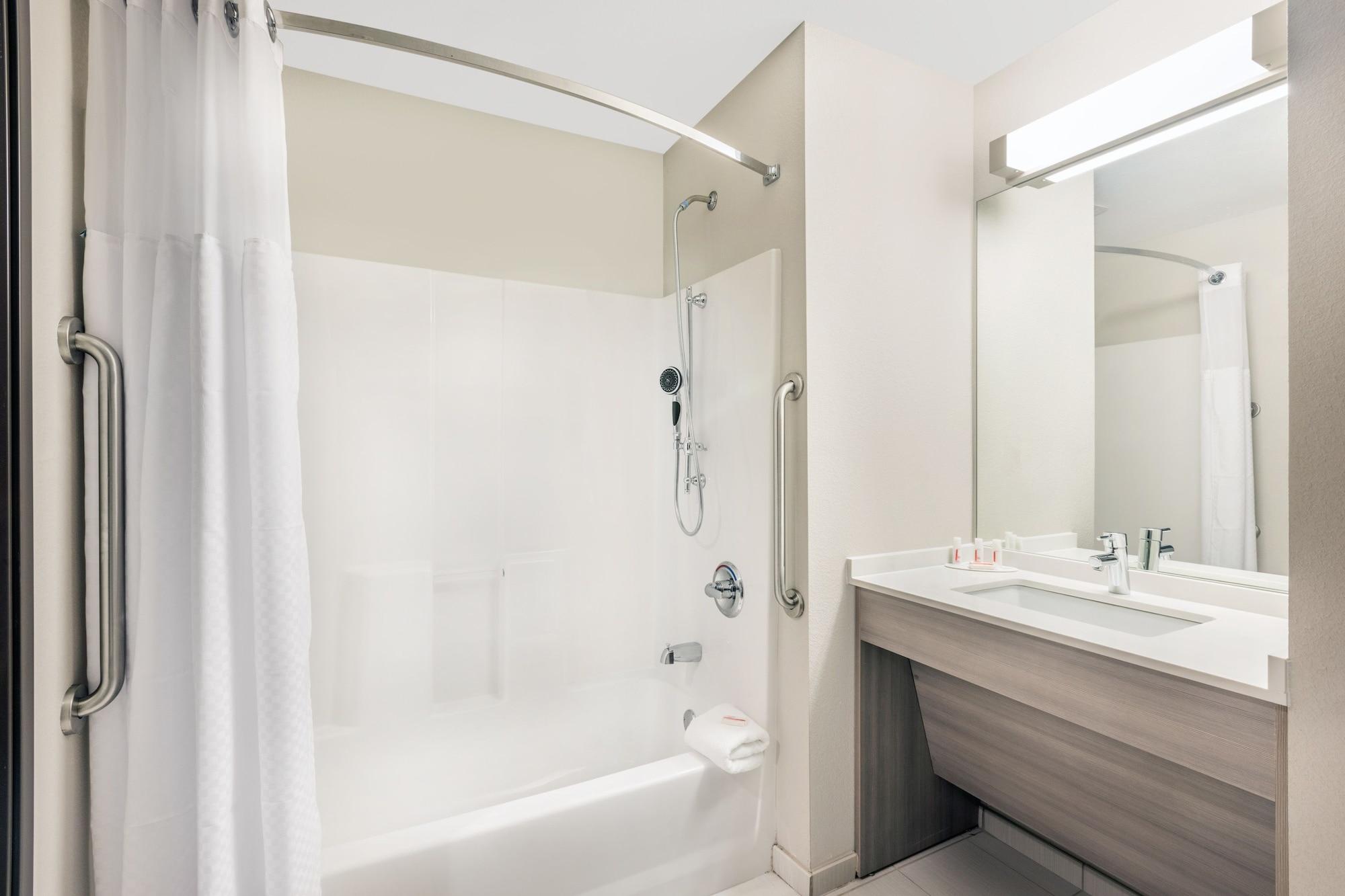 Microtel Inn & Suites By Wyndham Perry Экстерьер фото